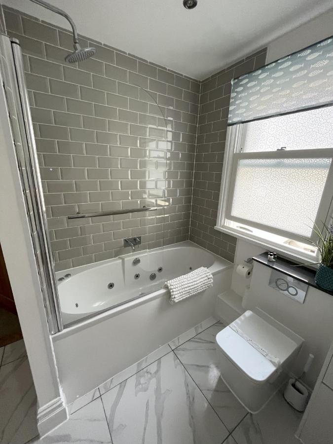 Lazy Waves Boutique B&B New Quay Esterno foto